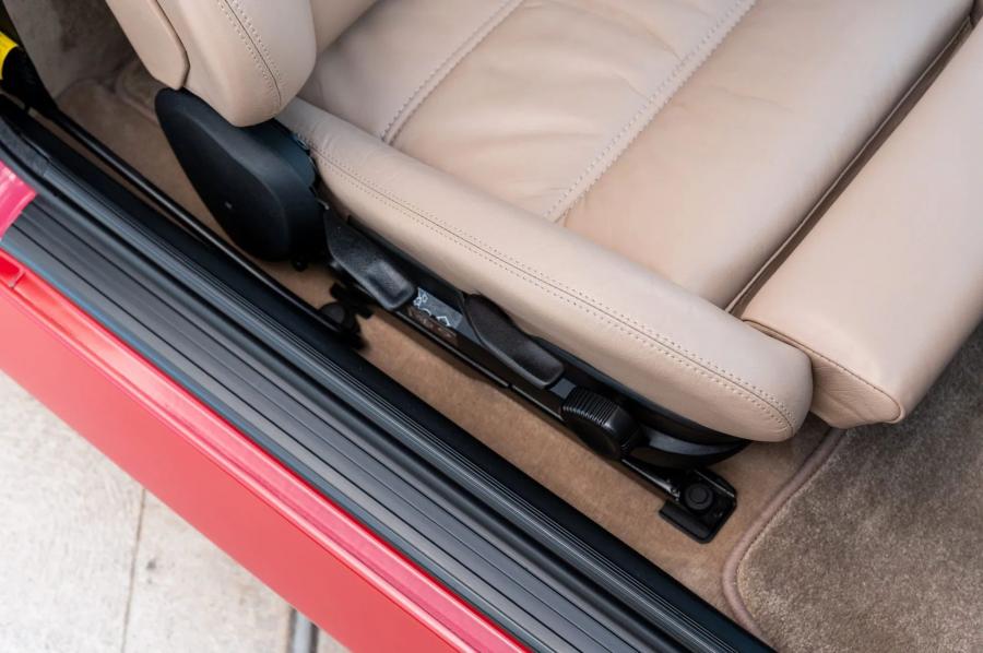 Детали интерьера BMW M3 Coupe (E30) 1988 года  (NA) (фото 140 из 231)